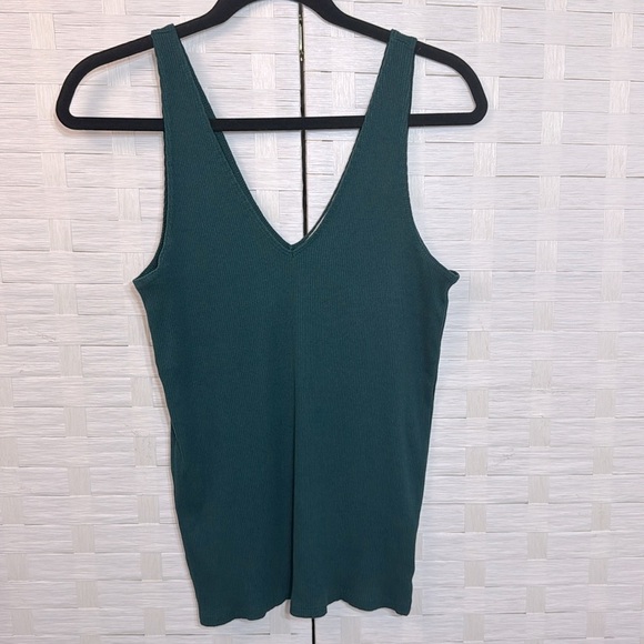 Express One Eleven Ribbed Green V Neck Tank Top Size Large - Picture 2 of 8